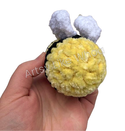 Bee Plushie - Crocheted Toy - Amiguruim - Ready to Ship